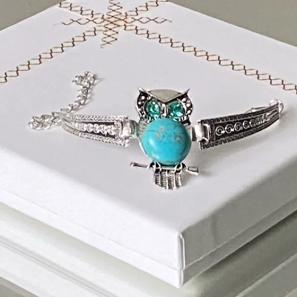 Bohemian Vintage Style Turquoise Delicate Carving Bracelet
womens fashion - Picture 3 of 6